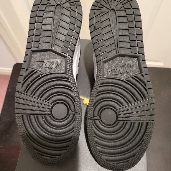 The Air Jordan 1 Low Black White Grey (GS) - Picture 7 of 8